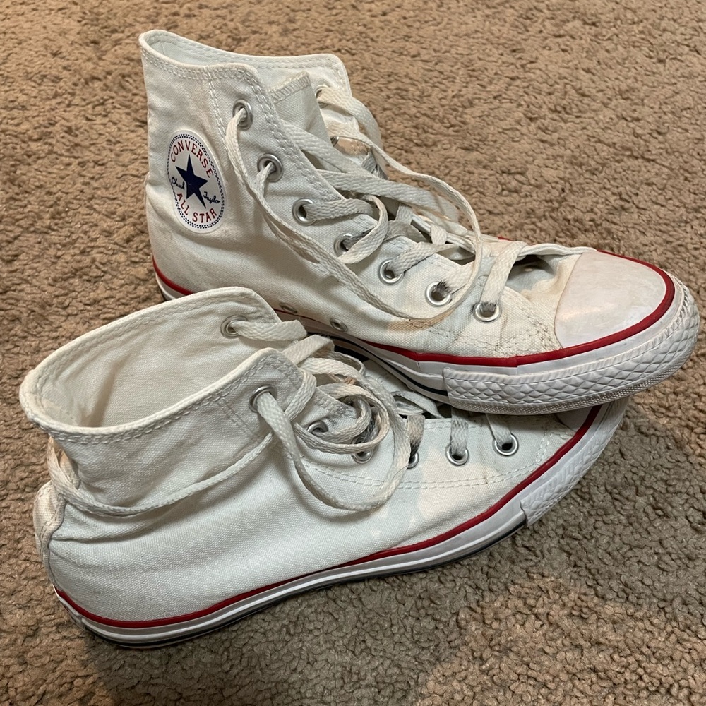 White chuck Taylor high top converse